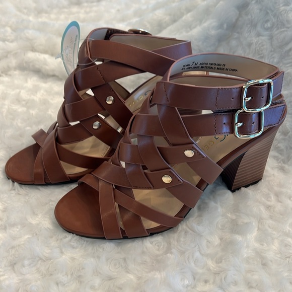 New with tags, Andrew Geller brown wood stacked heel sandal - Picture 7 of 7